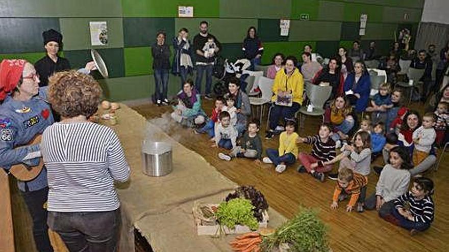 Actividad en el centro cívico de Novo Mesoiro.