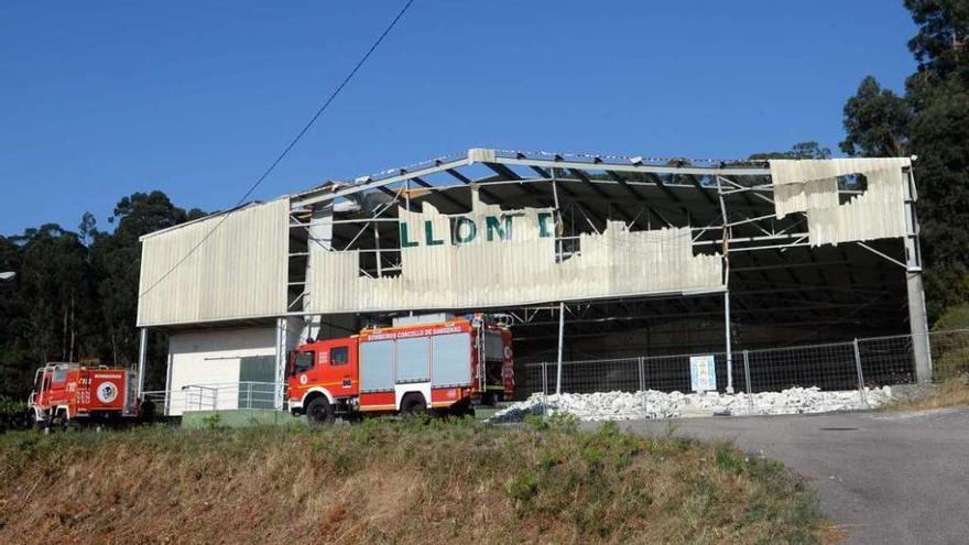 Los destrozos en el pabellón de Xil, tras el tornado. // Noé Parga