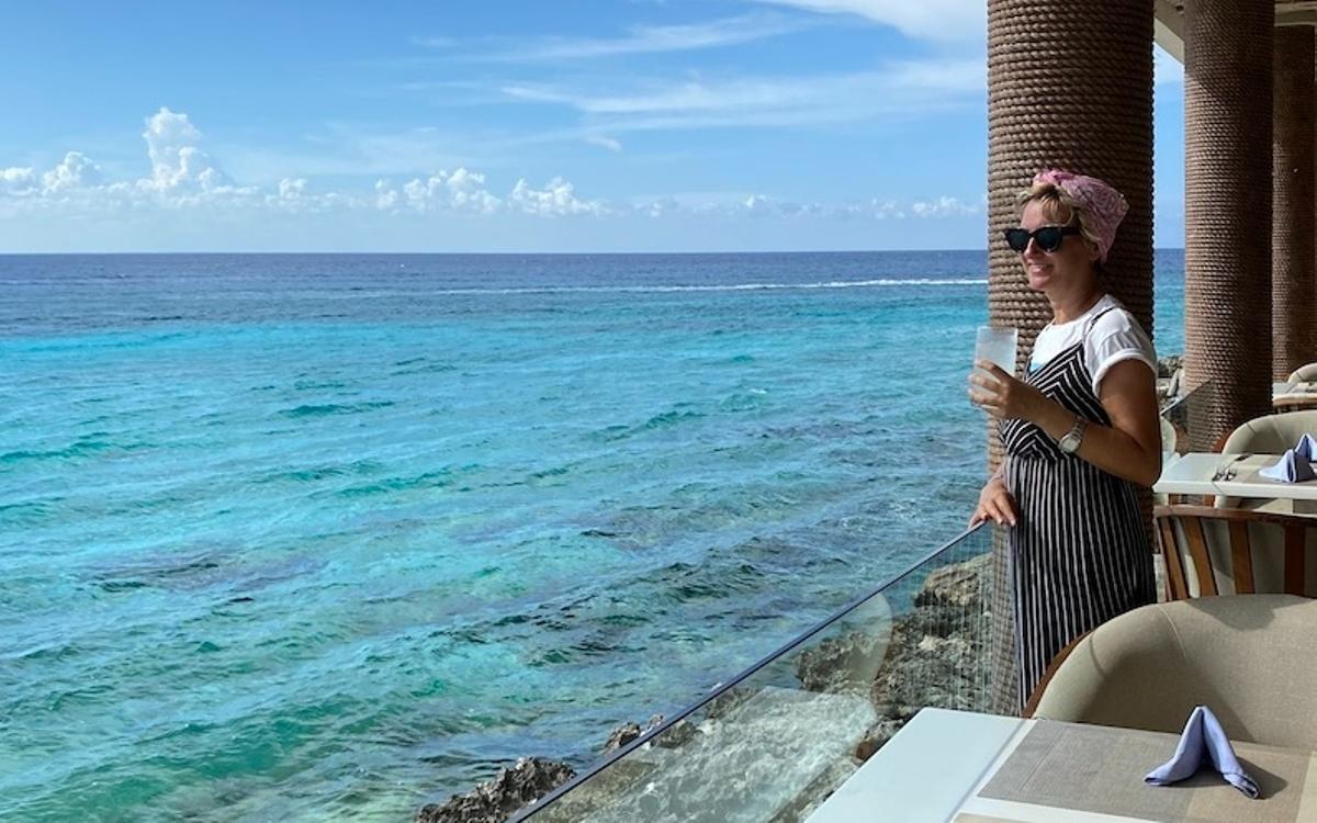 Mónica Ferreiro, autora del blog 'El viaje de Sofi', en la isla de Cozumel, en Rivera Maya, uno de los destinos al alza en Navidad.