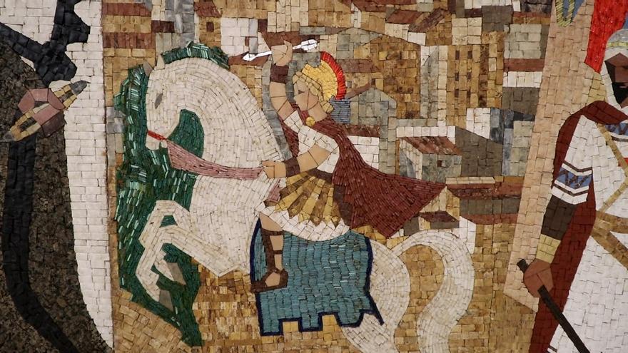 Donan a Alcoy un mosaico de la ciudad de Gastón Castelló que pesa 200 kilos