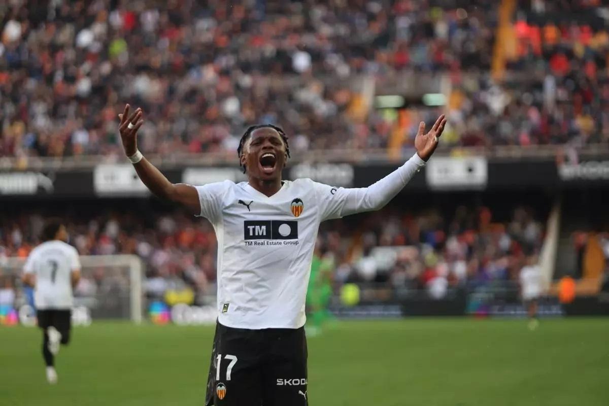 Ramazani, en una imagen de la pasada temporada con el Valencia CF.