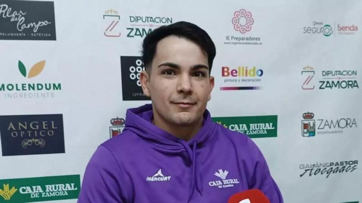 Néstor, jugador del BM Zamora