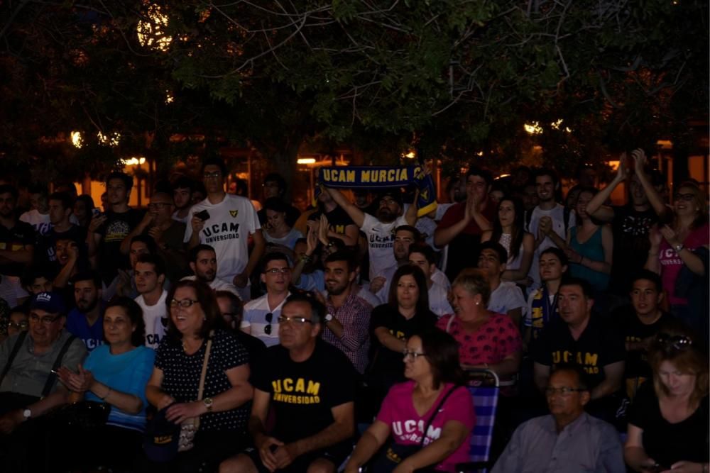 Los aficionados del UCAM lo celebran desde la universidad