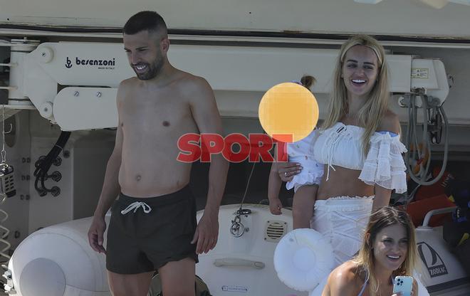 ¡Fotos exclusivas! Así son las vacaciones de Sergio Busquets y Jordi Alba