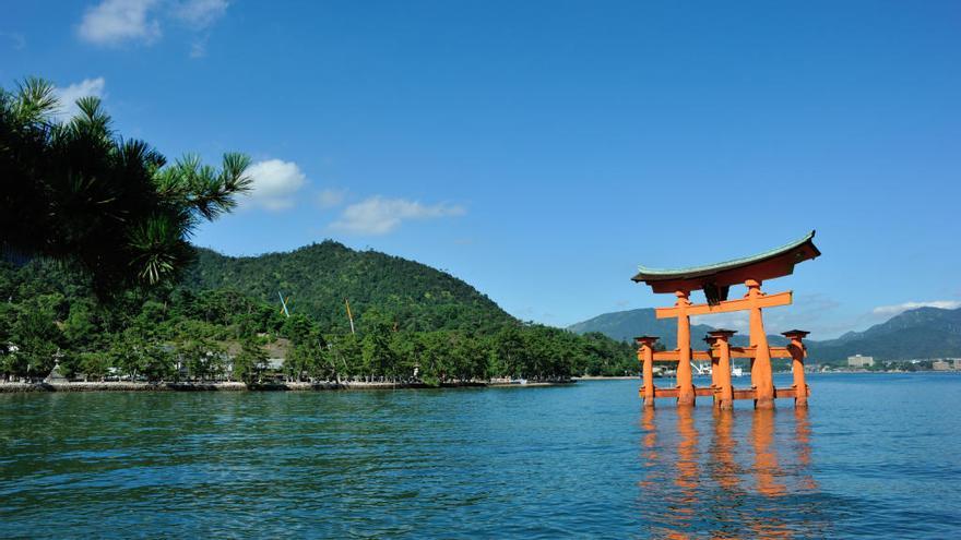 Posta de sol sobre el «torii» de Miyajima