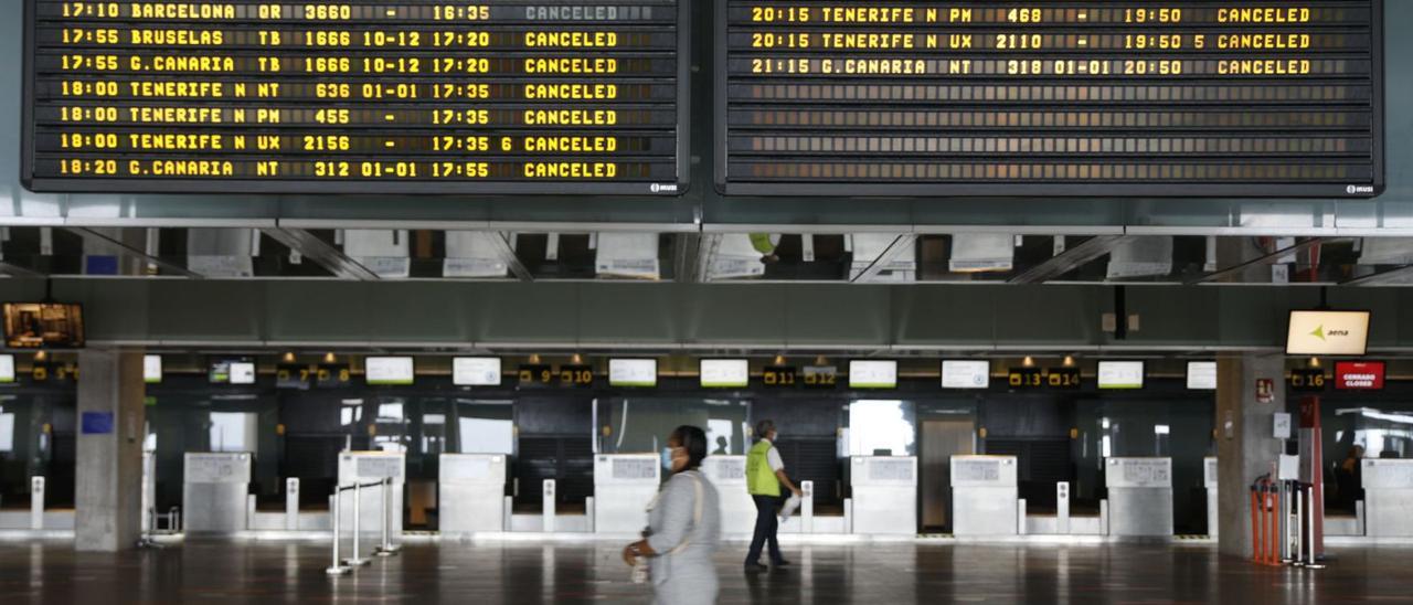 Panel de control del aeropuerto de La Palma.