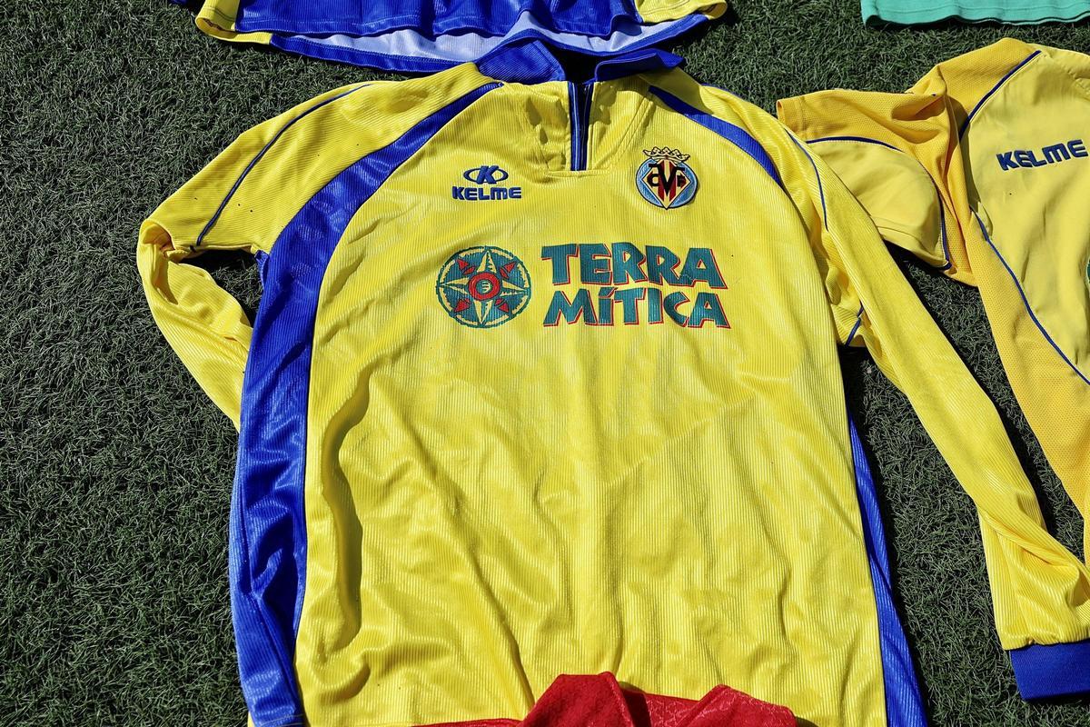 Galería | Las mejores imágenes de la espectacular colección de camisetas retro del Villarreal de Josep Cabrera