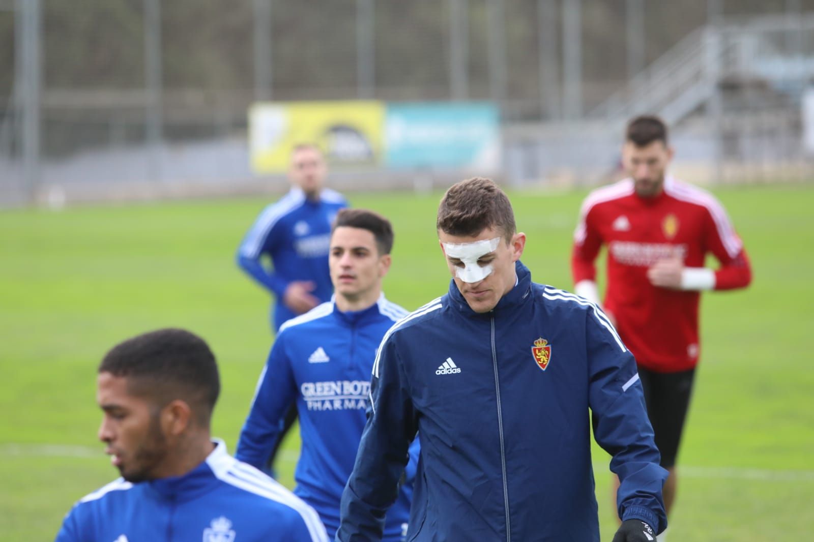 Fotogalería | El Real Zaragoza vuelve a los entrenamientos en grupo tras superar los test con el único positivo de Chavarría