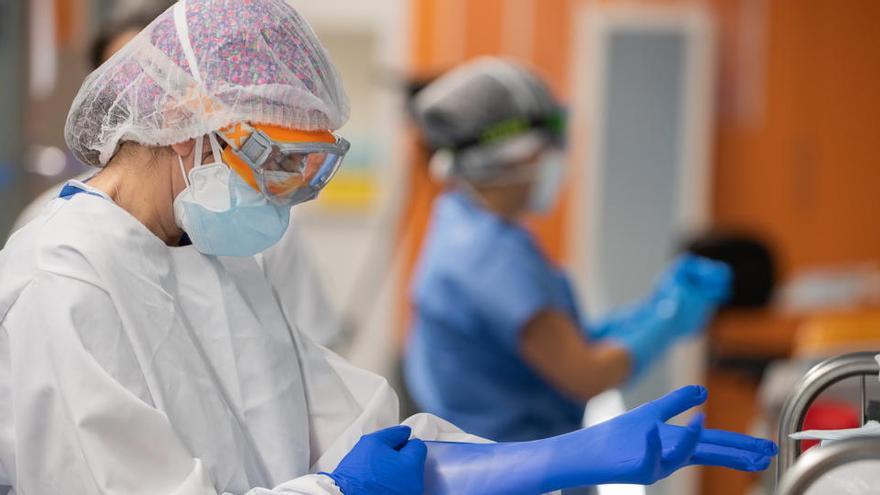 Metges de l&#039;Hospital Clínic treballen durant la pandèmia de covid-19