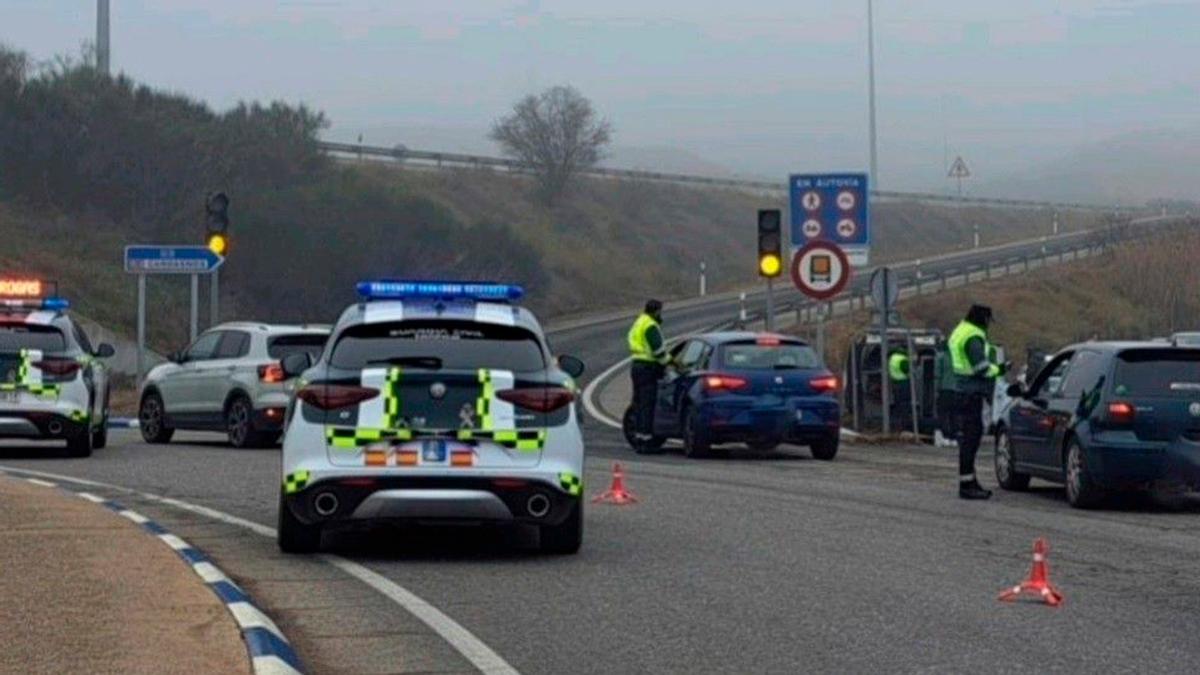 La Guardia Civil comenzará a multar en 24 horas por no llevar el dispositivo de seguridad que se guarda en el maletero: los conductores asturianos afectados