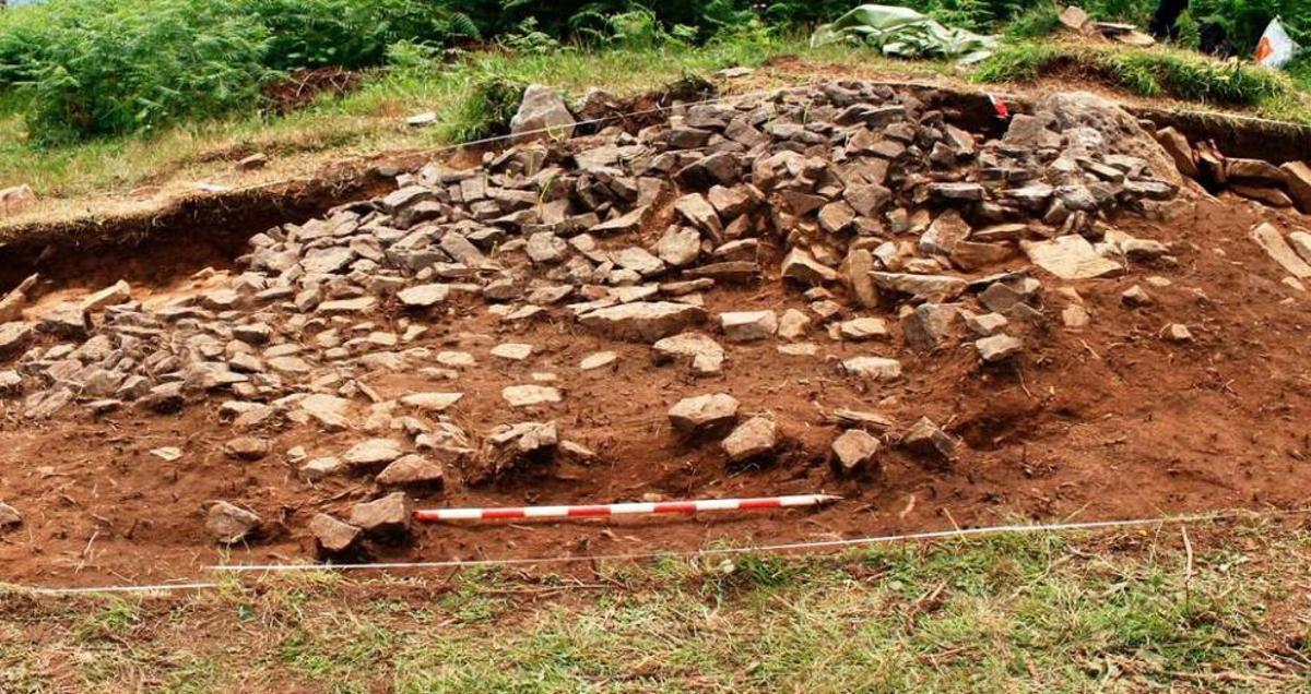 Hallan en San Martín un túmulo funerario de 5.000 años que no había sido expoliado
