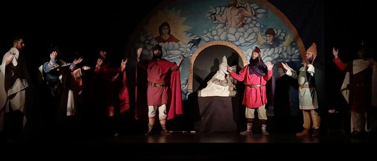 Recreación de los ritos y cultos mitraicos en el Cinestudio Municipal Antonio Espinar Arcos, en una imagen de ayer. º