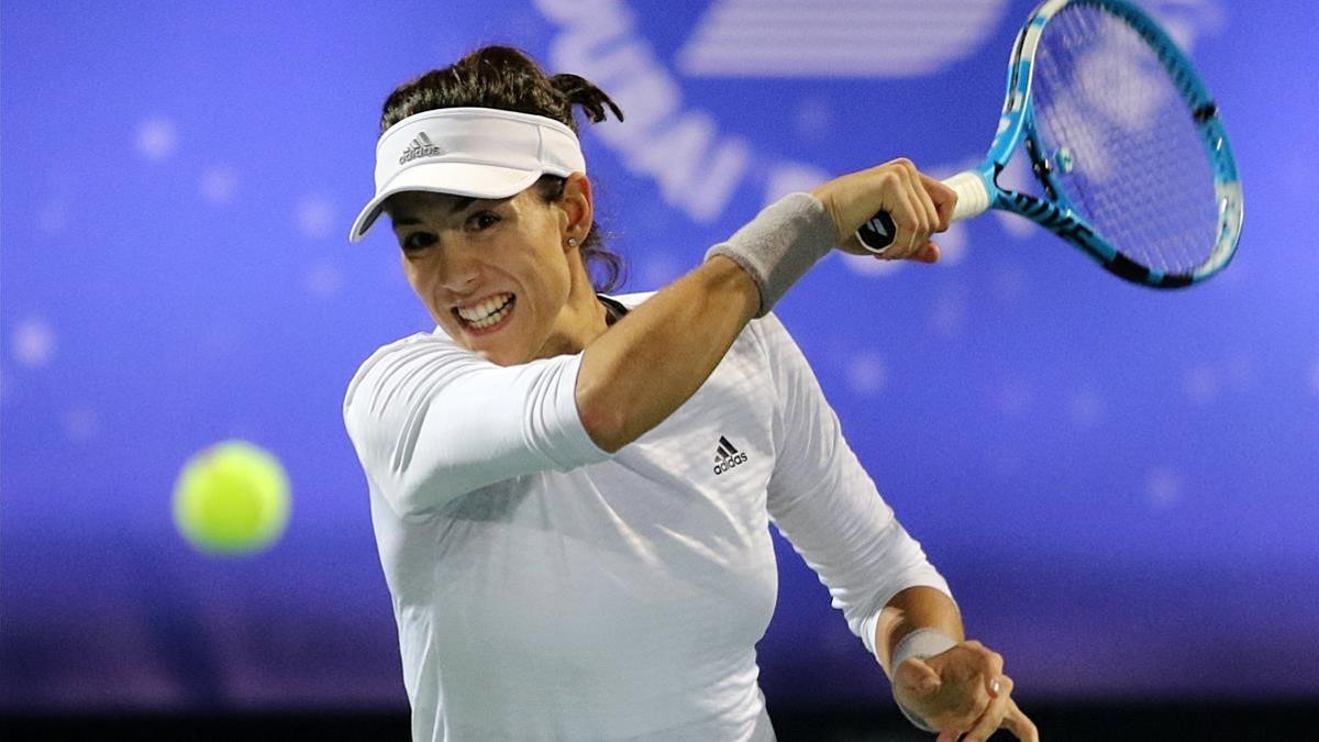 Muguruza, en su partido en Dubái ante la francesa Garcia.