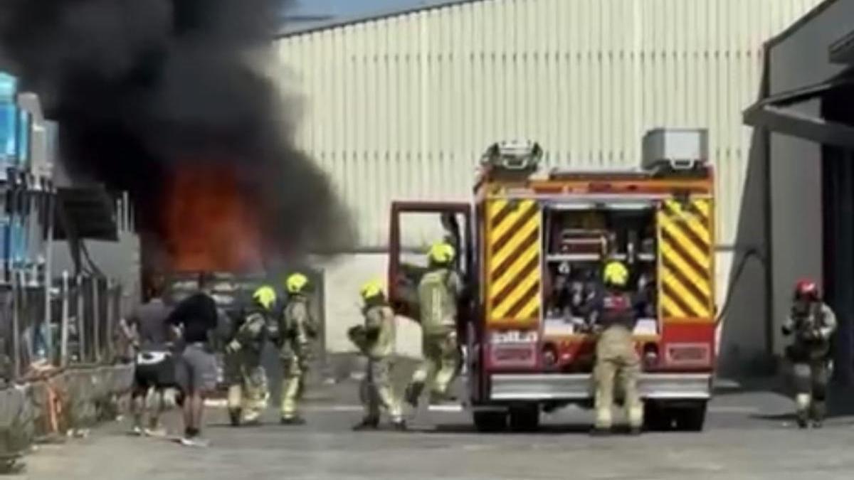 Incendio en el polígono Cipreses