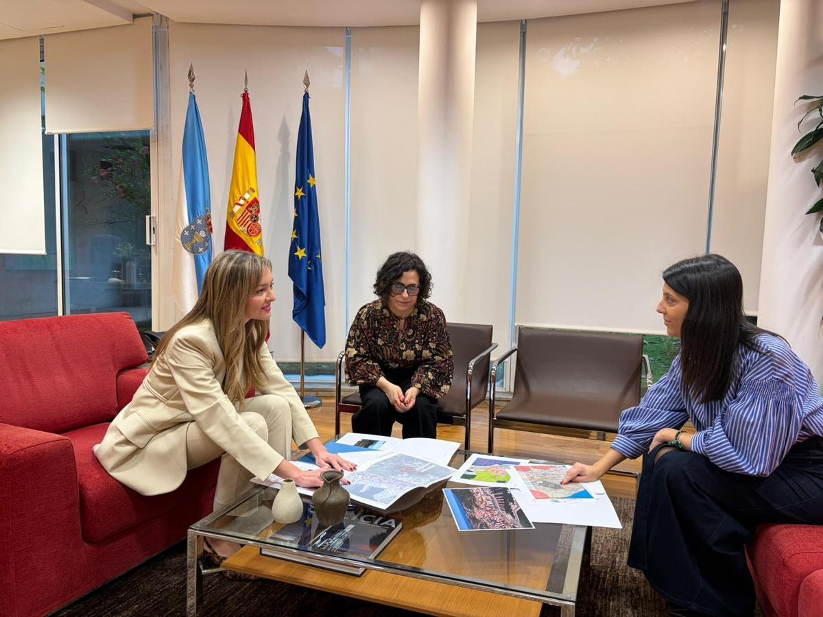 Por la izquierda, Fabiola García, María Francisca Gómez y María Sampedro.
