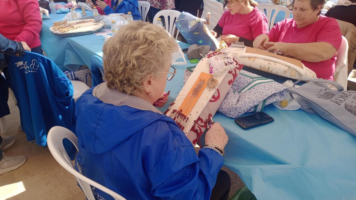 Algunas de las bolilleras que participaron en la cita de Cullera.