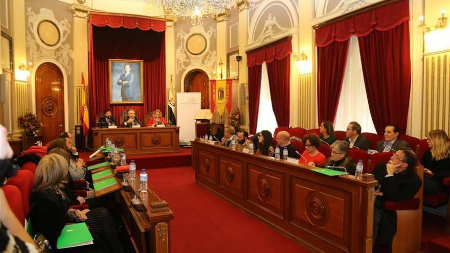 PP y Cs de Badajoz aprueban las condiciones de traspaso de trabajadores de Inmuba