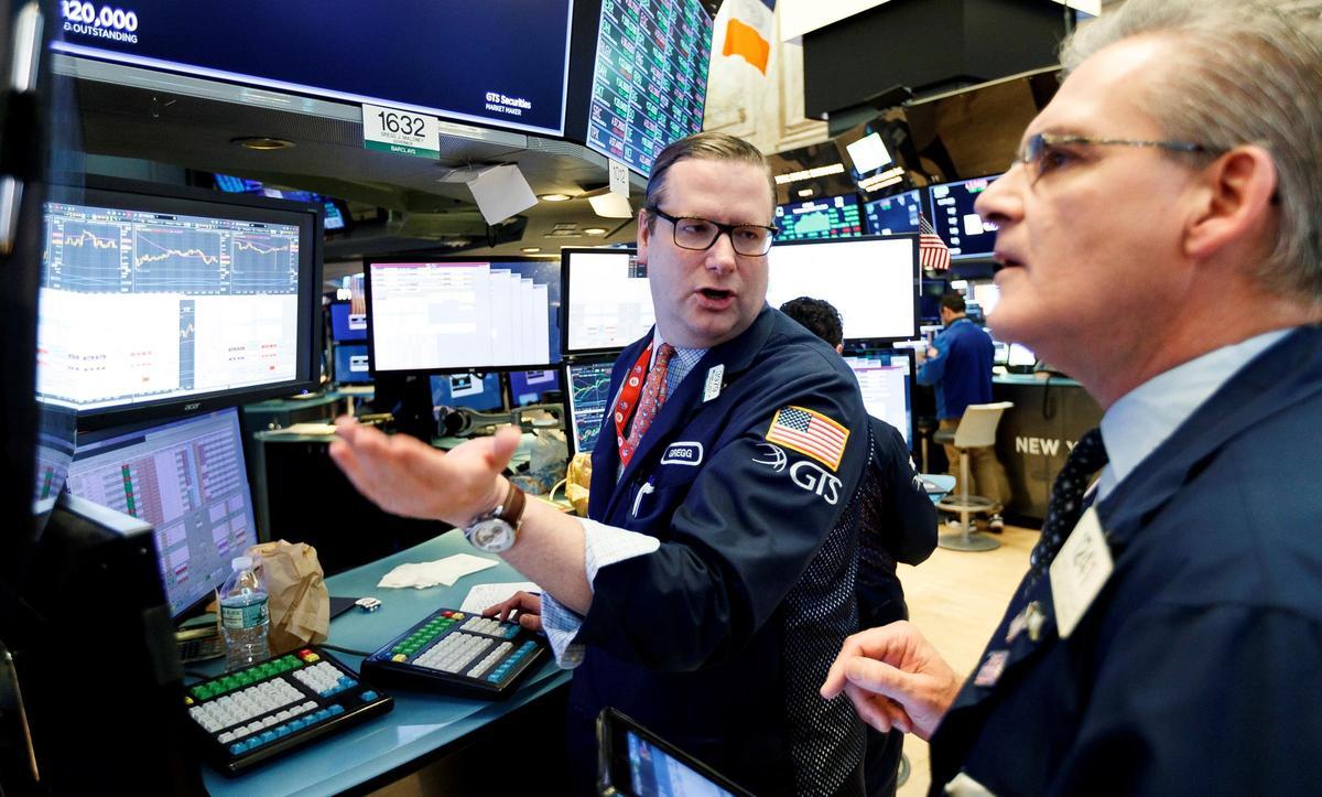 Wall Street abre en rojo después de que Moody’s rebajara calificación crediticia de EE.UU.