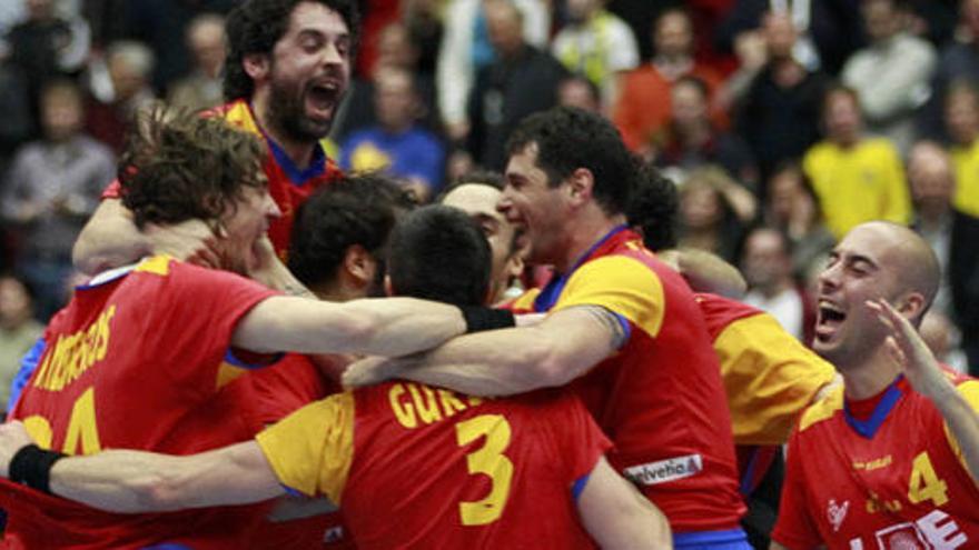 Los jugadores de la selección celebran la medalla de bronce.