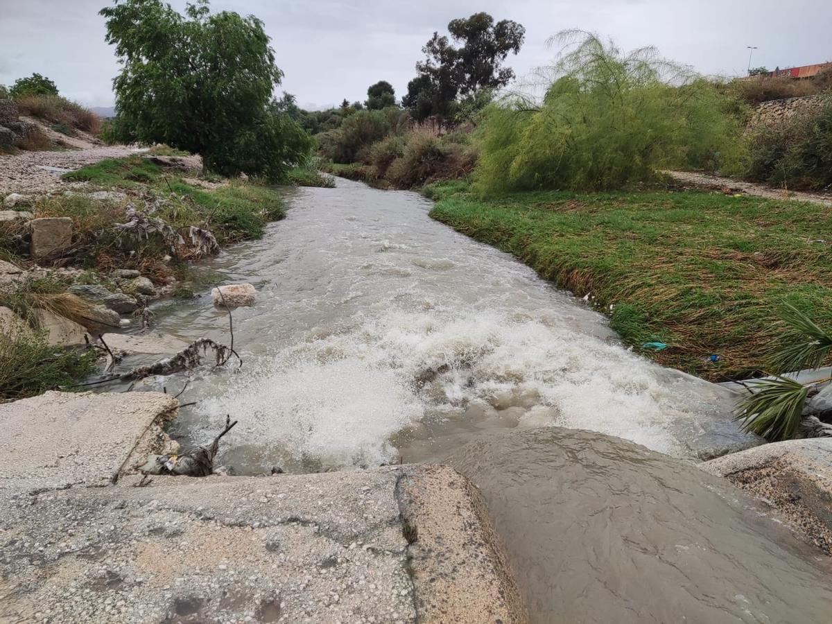 La crecida del río Vinalopó a su paso por Elda.