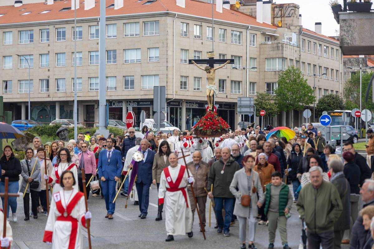 El Cristo de la Paciencia regresa a Conxo y pone el broche final a la Semana Santa compostelana