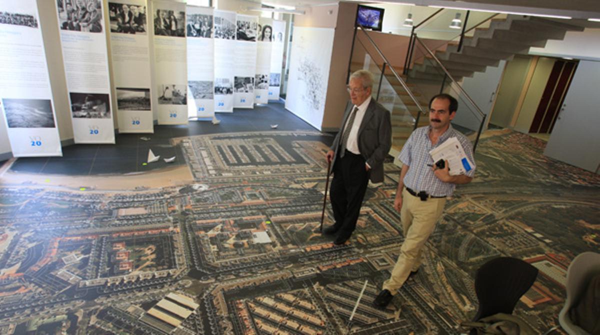 La Vila Olímpica recorda els seus 20 anys amb una exposició ideada pels veïns.