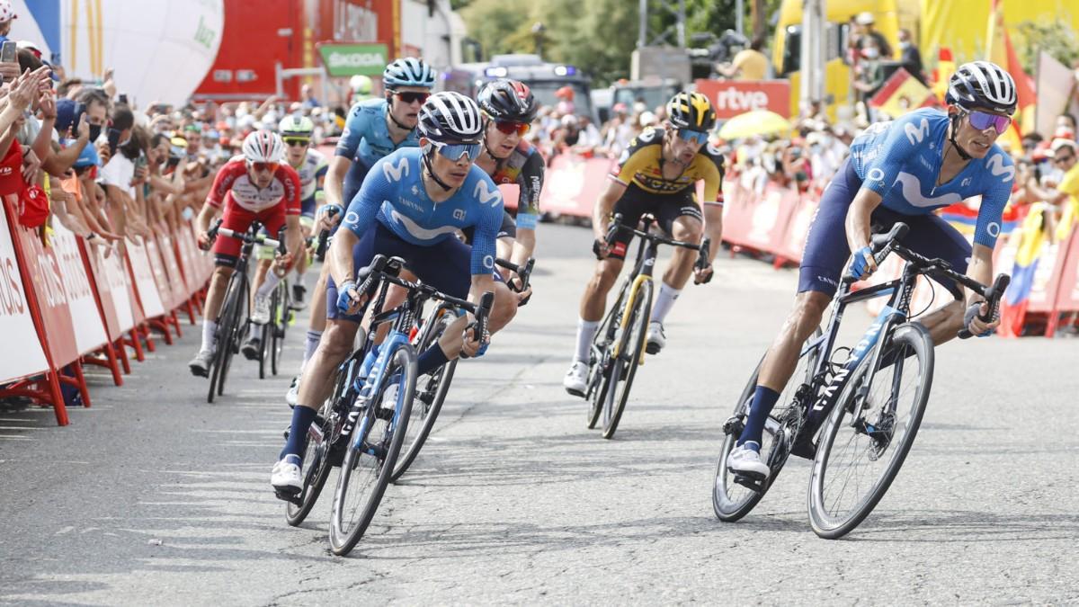 Miguel Angel López y Enric Mas, durante La Vuelta