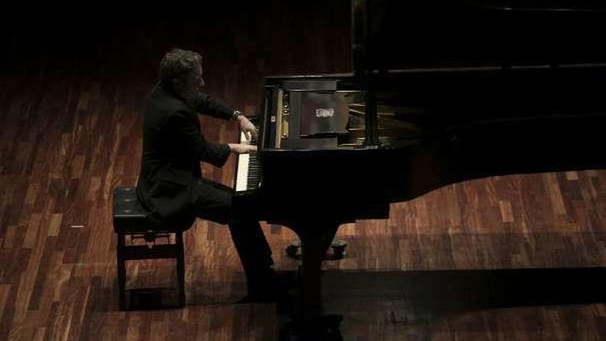El pianista Daniel Ligorio ofrece un viaje por la música del siglo XX