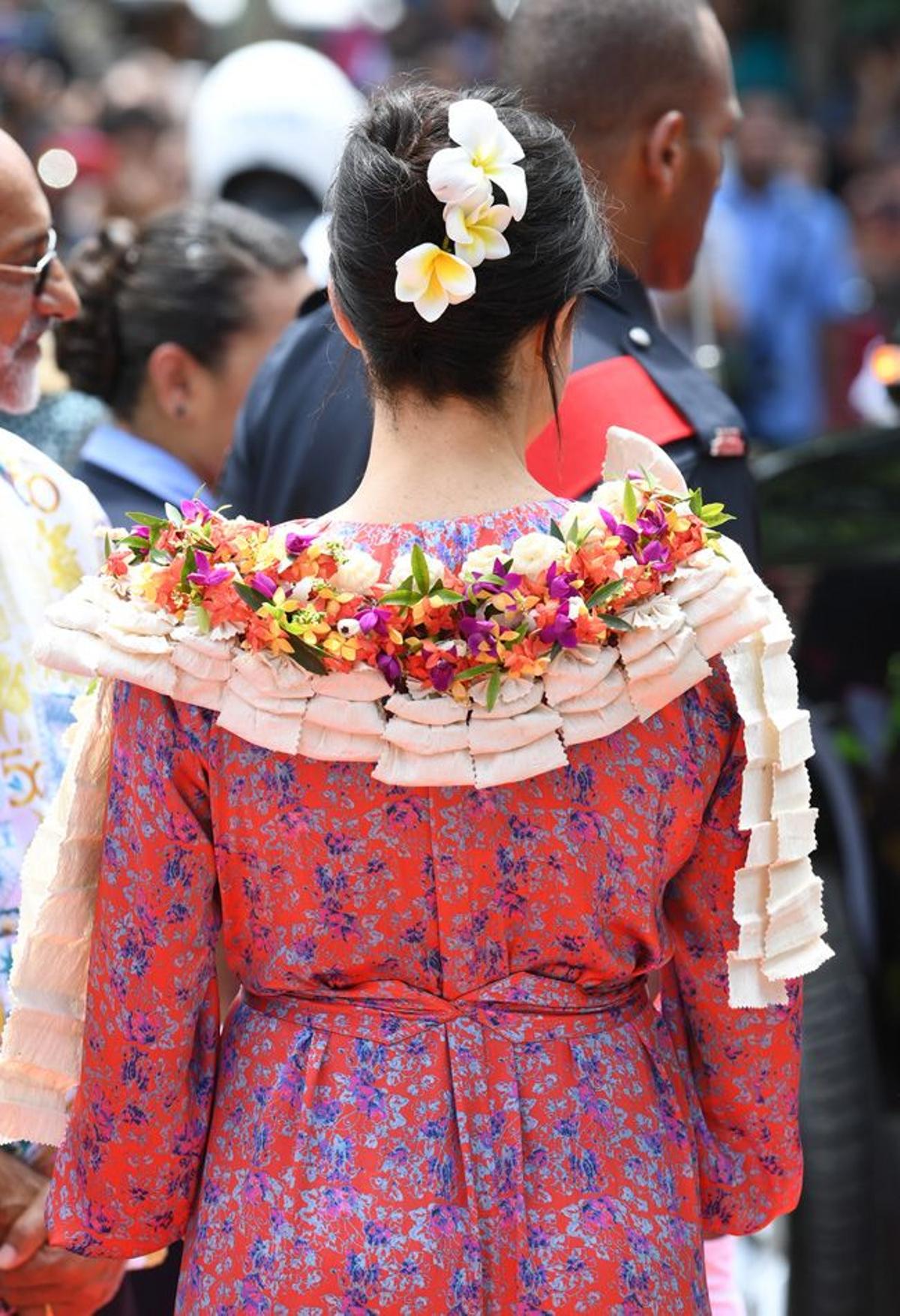 Flores, también en el peinado