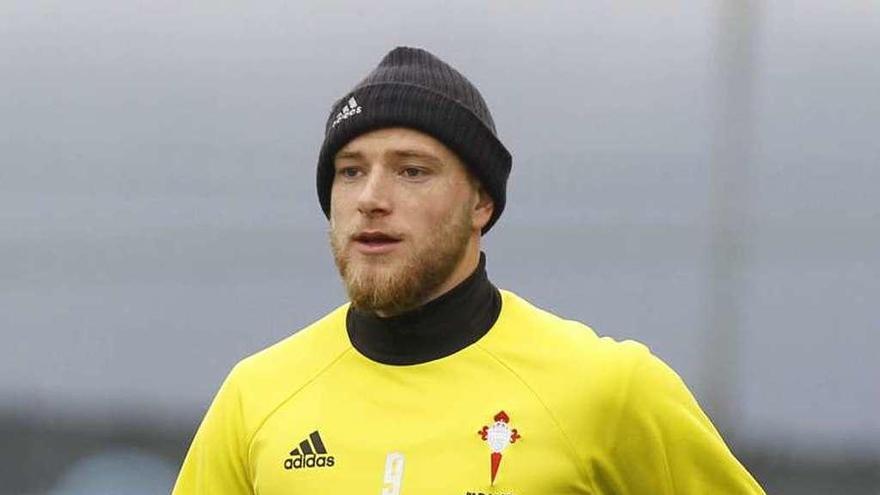 John Guidetti, durante un entrenamiento en A Madroa. // Ricardo Grobas