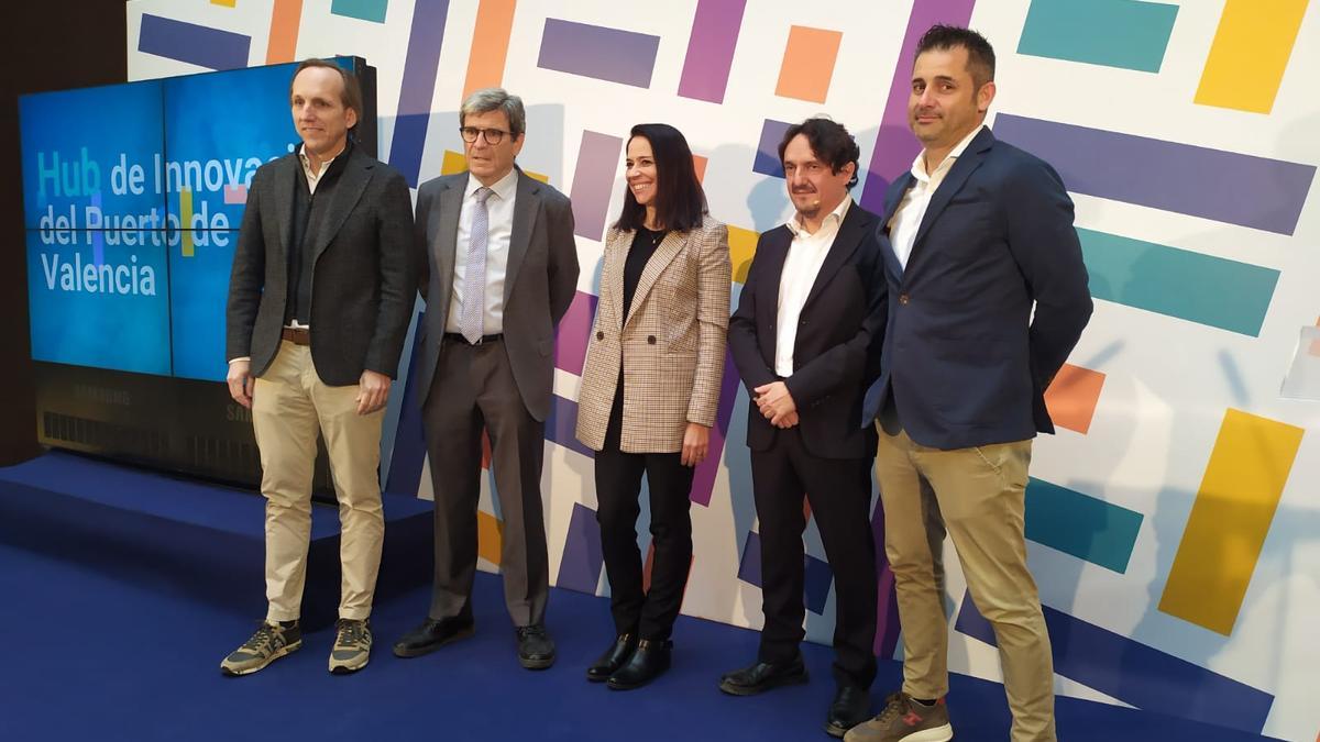 Javier Romeu (Tiba), Aurelio  Martínez (APV), Guenia  Gawendo (Telefónica Ventures),  Antonio Torregrosa (Fundación Valenciaport) y Hugo Mira (Wimtruck y Mojito ).