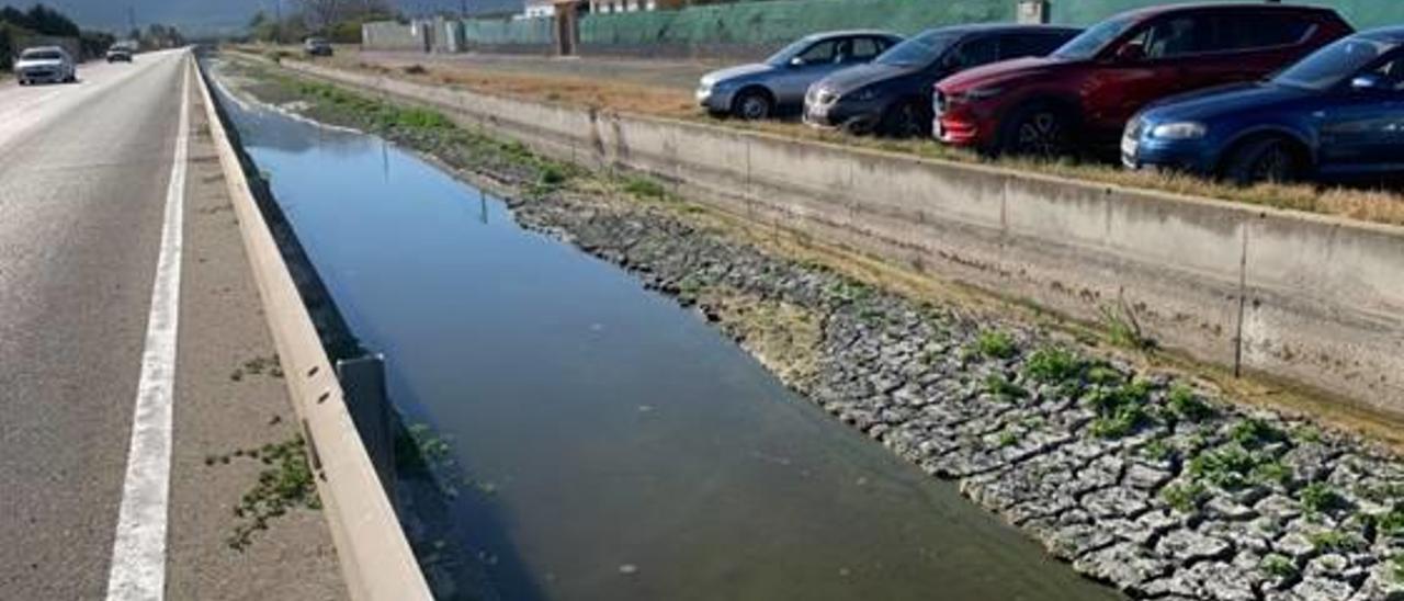 El Canal de Defensa, con muy poca agua, el pasado marzo.