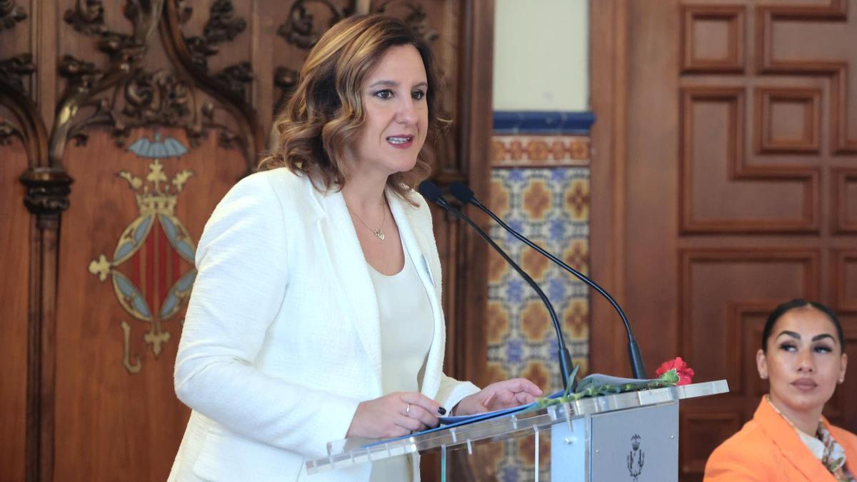 María José Catalá en el acto del pueblo gitano.