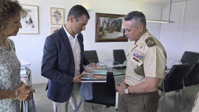 El nuevo comandante general de Balears visita Sant Antoni  | ASA