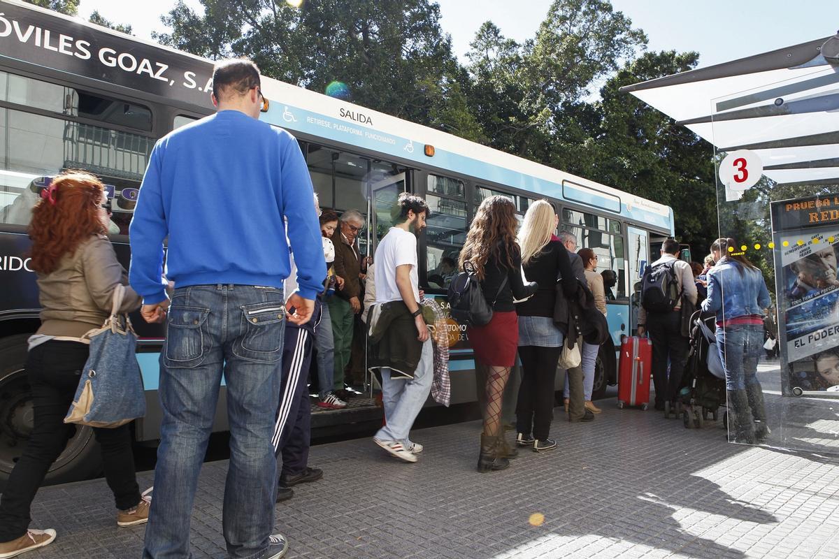 Parada de la EMT en la Alameda, en una foto de archivo.