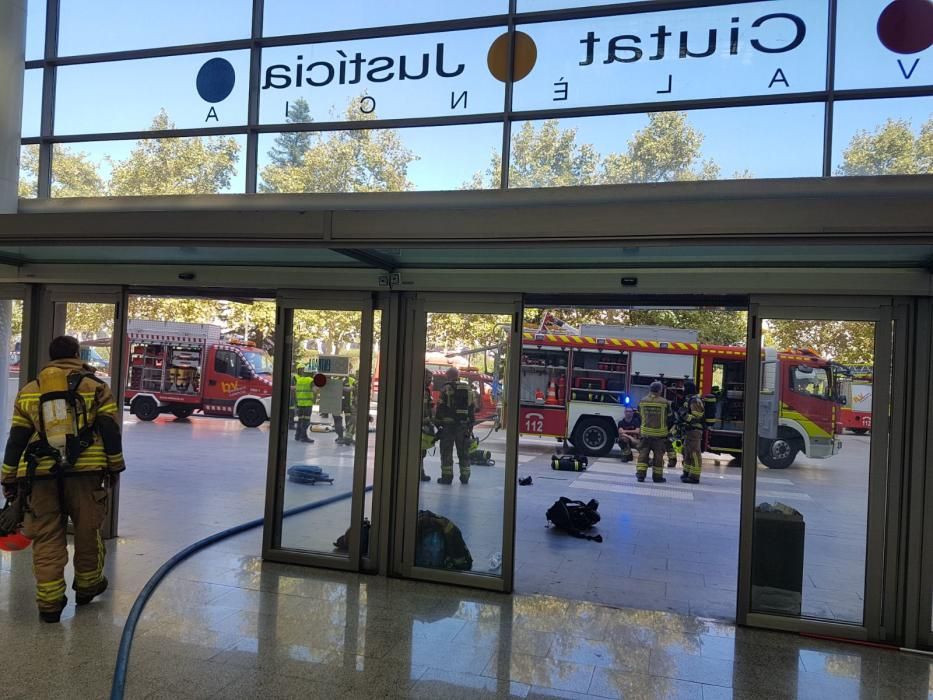 Incendio en la Ciudad de la Justicia de València.