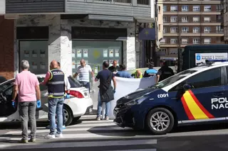 Asesinan a puñaladas al dueño de una inmobiliaria de la calle Campo Sagrado de Gijón