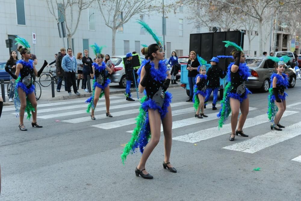 Vistabella saca su carnaval a las calles