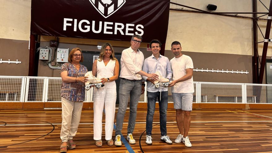 Carme García (responsable de les seleccions estatals de la Reial Federació Espanyola de Patinatge), María José Escurriola (adjunta a la direcció del Comitè Nacional de Patinatge Artístic), Jordi Ricart (president del Patinatge Artístic Figueres), Pere Montserrat (regidor d’Esports de l’Ajuntament de Figueres) i Aitor Sacristán (tècnic del Patinatge Artístic Figueres), a la presentació del campionat al pavelló Rafel Mora.