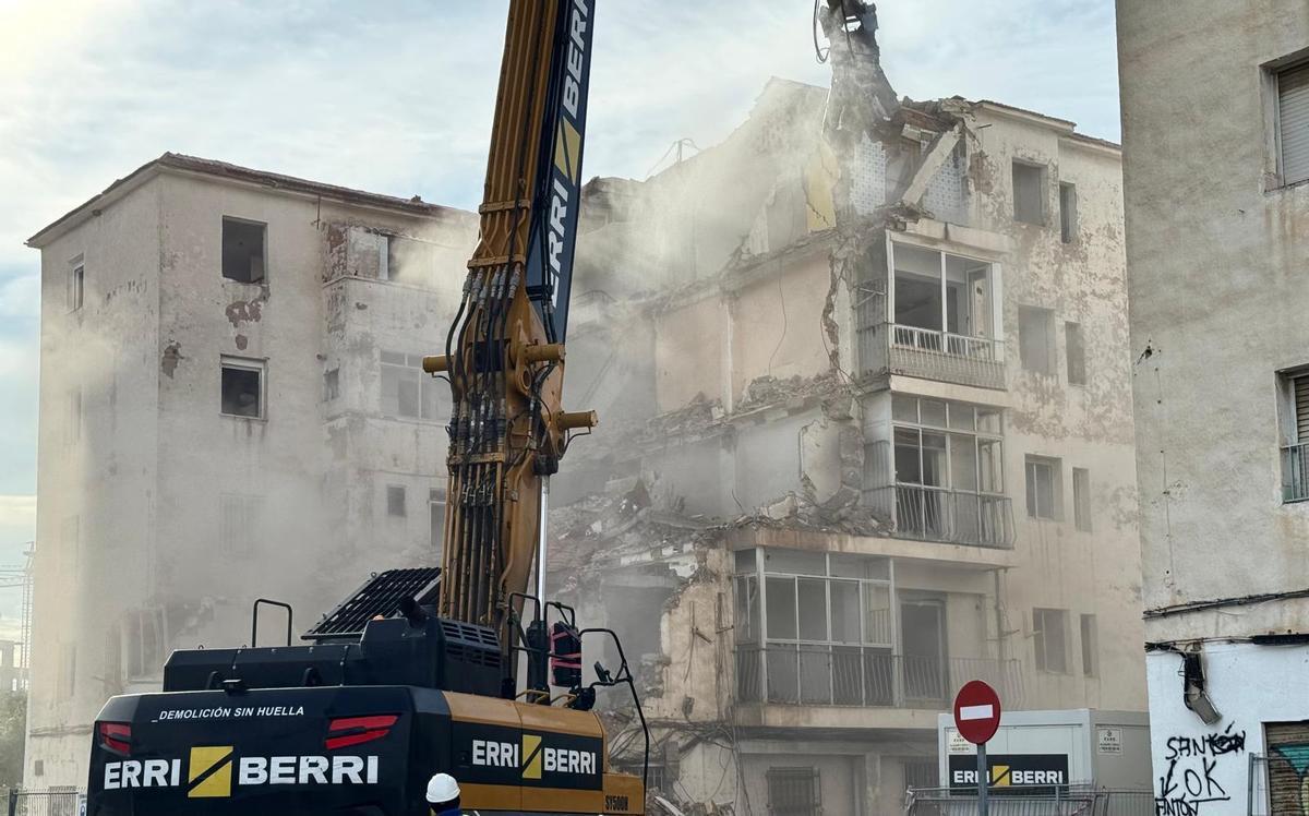 Mientras desaparecen algunos de los edificios más deteriorados, el barrio también prepara su siguiente etapa constructiva.