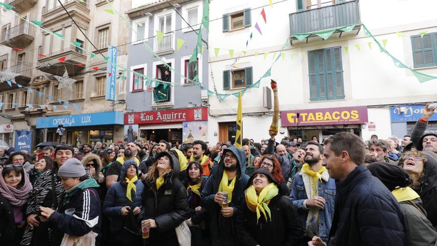 Sant Sebastià 2023 en Palma: El chupinazo en el bar Can Vinagre da inicio a la fiesta de las cofradías y al Sant Sebastià alternativo