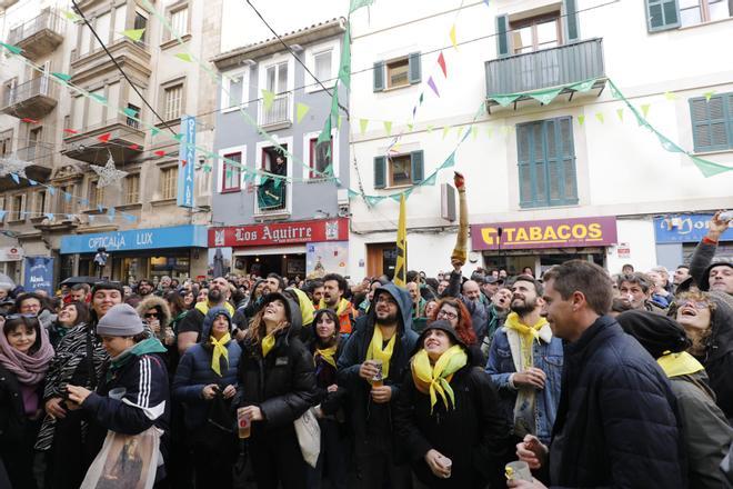 Sant Sebastià 2023 en Palma: El chupinazo en el bar Can Vinagre da inicio a la fiesta de las cofradías y al Sant Sebastià alternativo