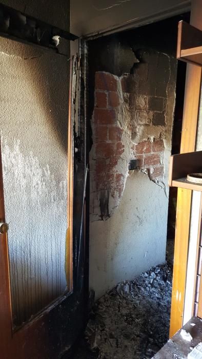 Cien vecinos desalojados por un incendio en una casa de Calp