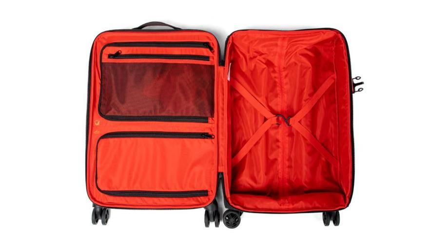 Decathlon vende la maleta de mano perfecta para viajar en avión