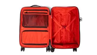 Decathlon vende la maleta de mano perfecta para viajar en avión