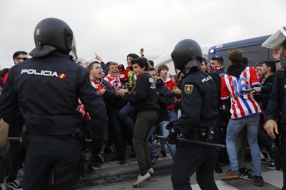 El partidazo de Asturias: La afición abarrota los alrededores de El Molinón