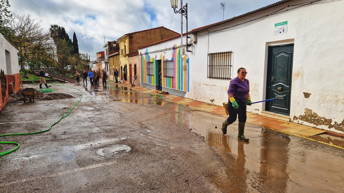 Efectos de las inundaciones por el temporal en La Roca de la Sierra, este martes.
