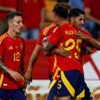 Los jugadores de la selección española celebran el gol de Ayoze Pérez contra Andorra