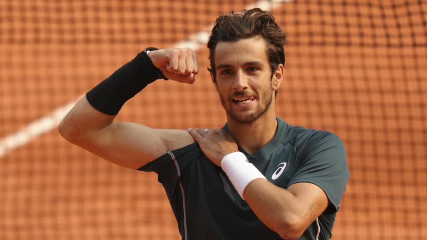 Sinsentido de Musetti, futuro rival de Alcaraz en Roland Garros: pelotazo a la jueza de línea