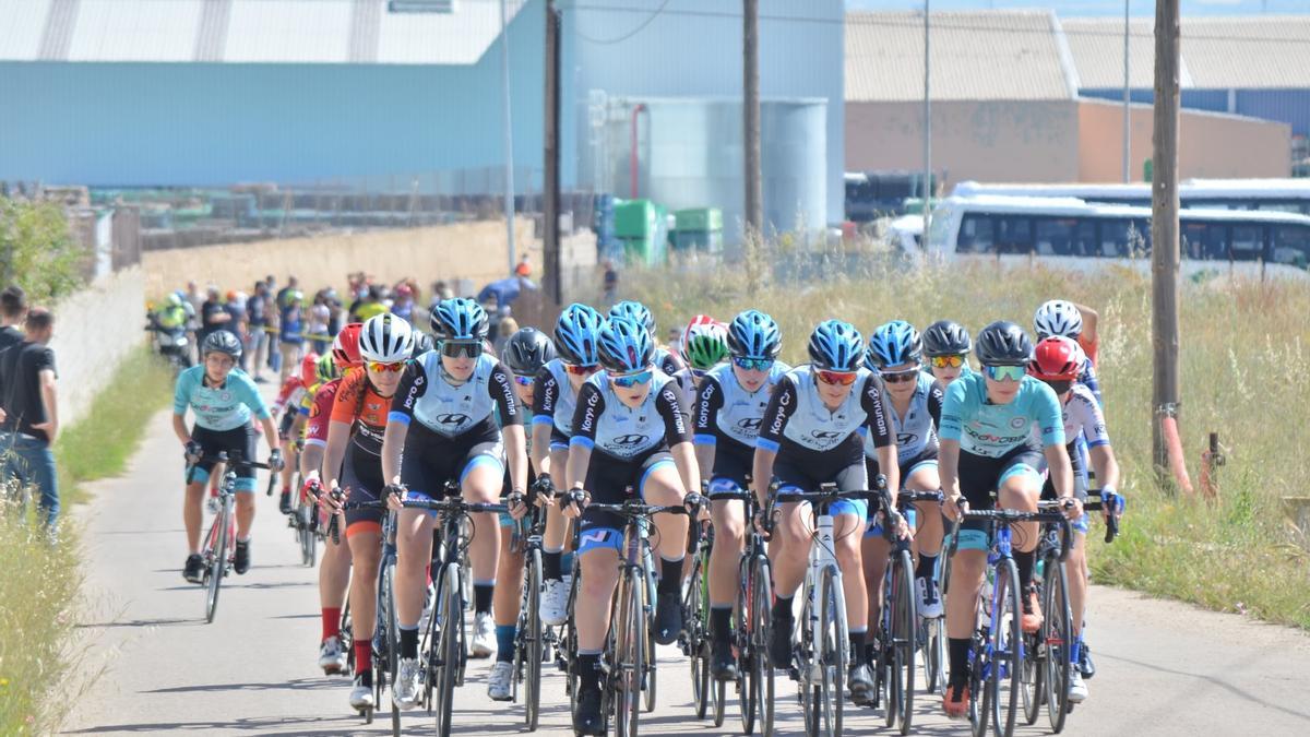 Siete clubes de la Comunitat Valenciana han aunado esfuerzos impulsando la primera edición de la Copa Mediterrània – Hyundai Koryo Car de ciclismo femenino en la modalidad de carretera.